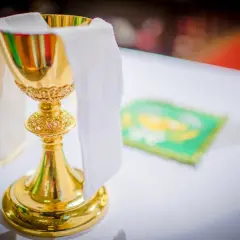 Ile kosztują msze gregoriańskie? Zaskakujące ceny w Polsce