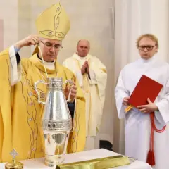 O której jest msza w wielki czwartek? Sprawdź godziny liturgii w parafii