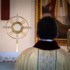 Ile kosztuje msza do dworu niebieskiego i jak ją zamówić? Sprawdź ceny i znaczenie
