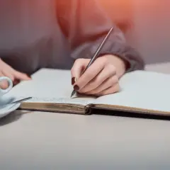 Jak napisać kartkę na mszę za zmarłego, by wyrazić prawdziwe uczucia